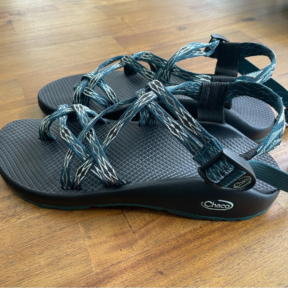 NEW women’s chaco sandal size 10 adjustable strap+toe strap, teal with pattern